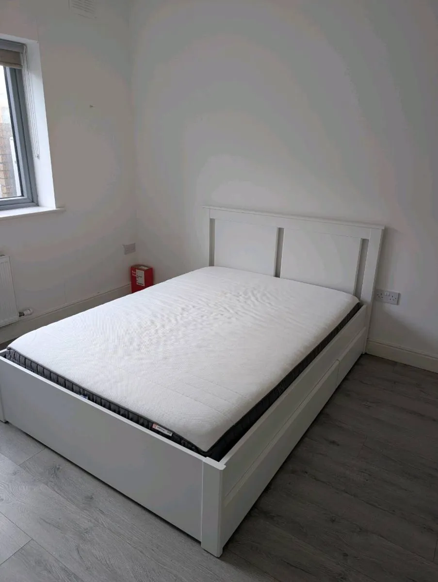 Bed and mattress 135x200cm - Image 1