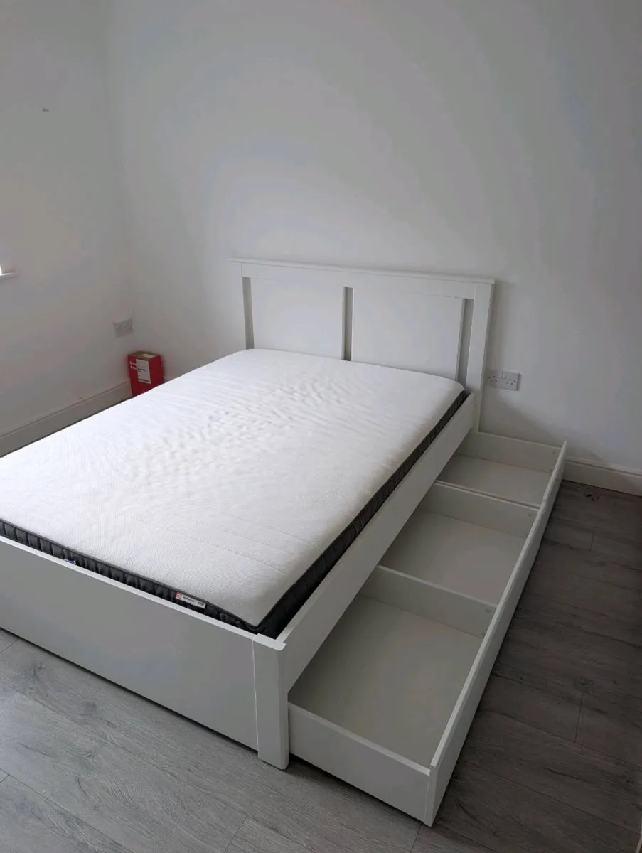 Bed and mattress 135x200cm - Image 2
