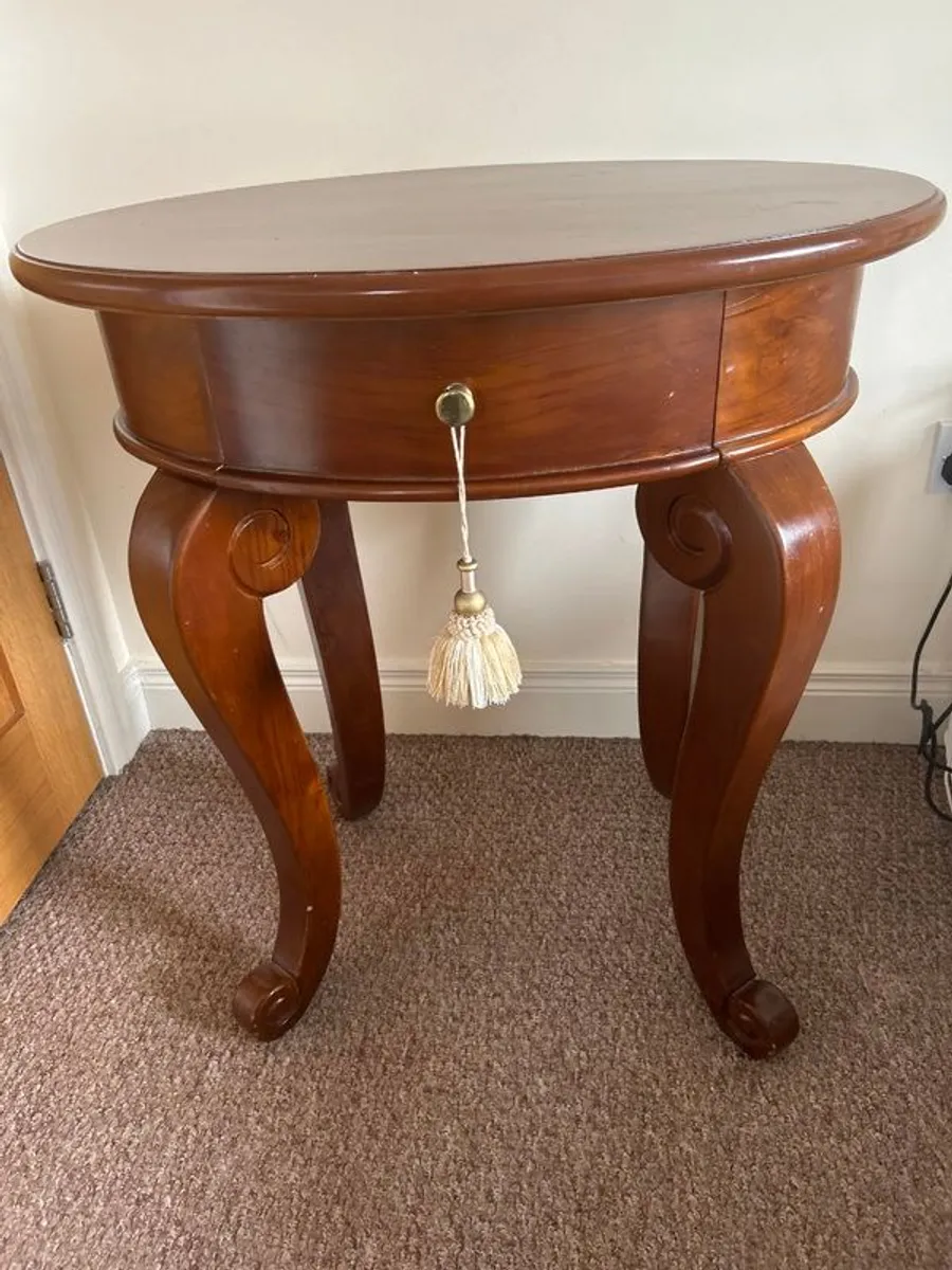 2 x Mahogany bedside tables - Image 1