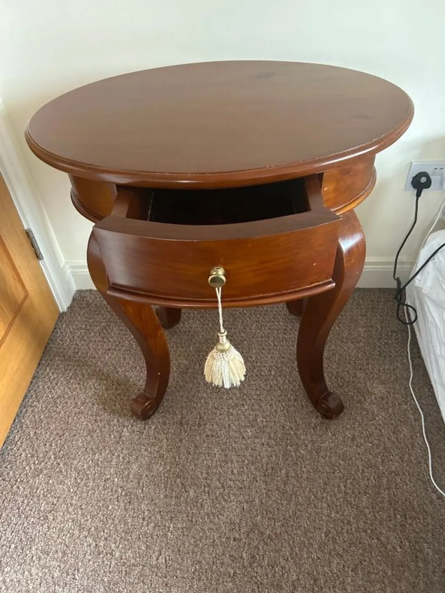 2 x Mahogany bedside tables - Image 2