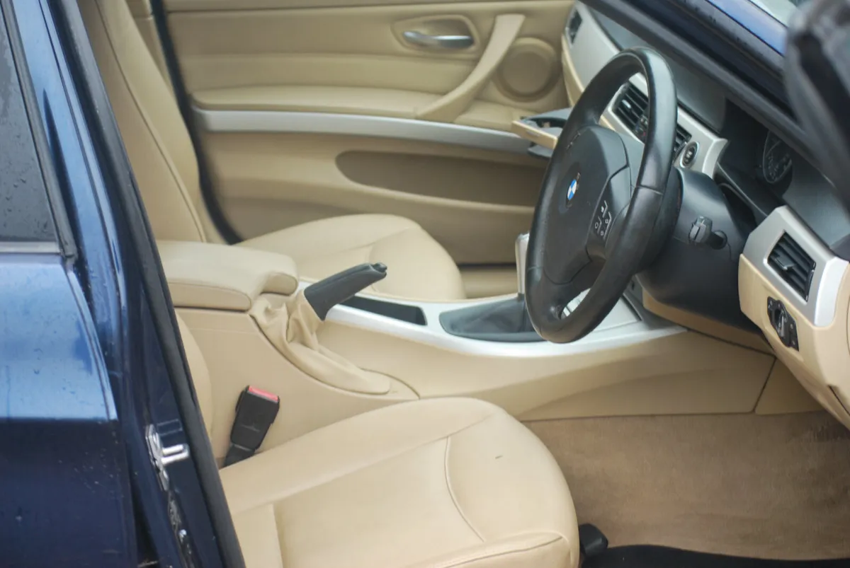 BMW 3-Series 2011 2.0 Diesel - Image 4