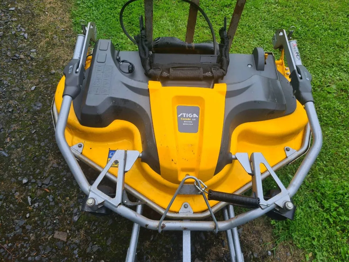STIGA PARK PRO 125CM ELECTRIC DECK QUICK FLIP - Image 1