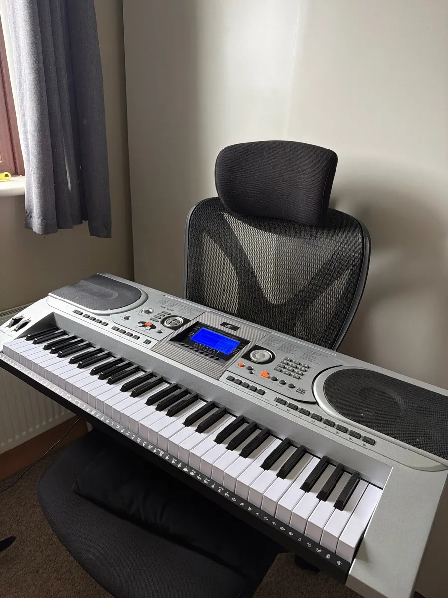 Electronic Keyboard - Image 1