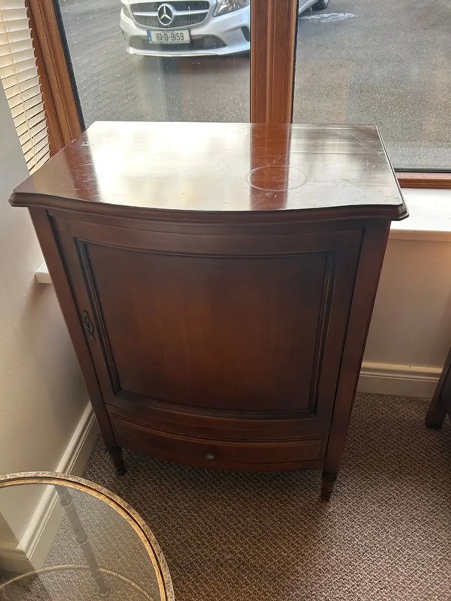 Matching mahogany drinks cabinets - Image 1
