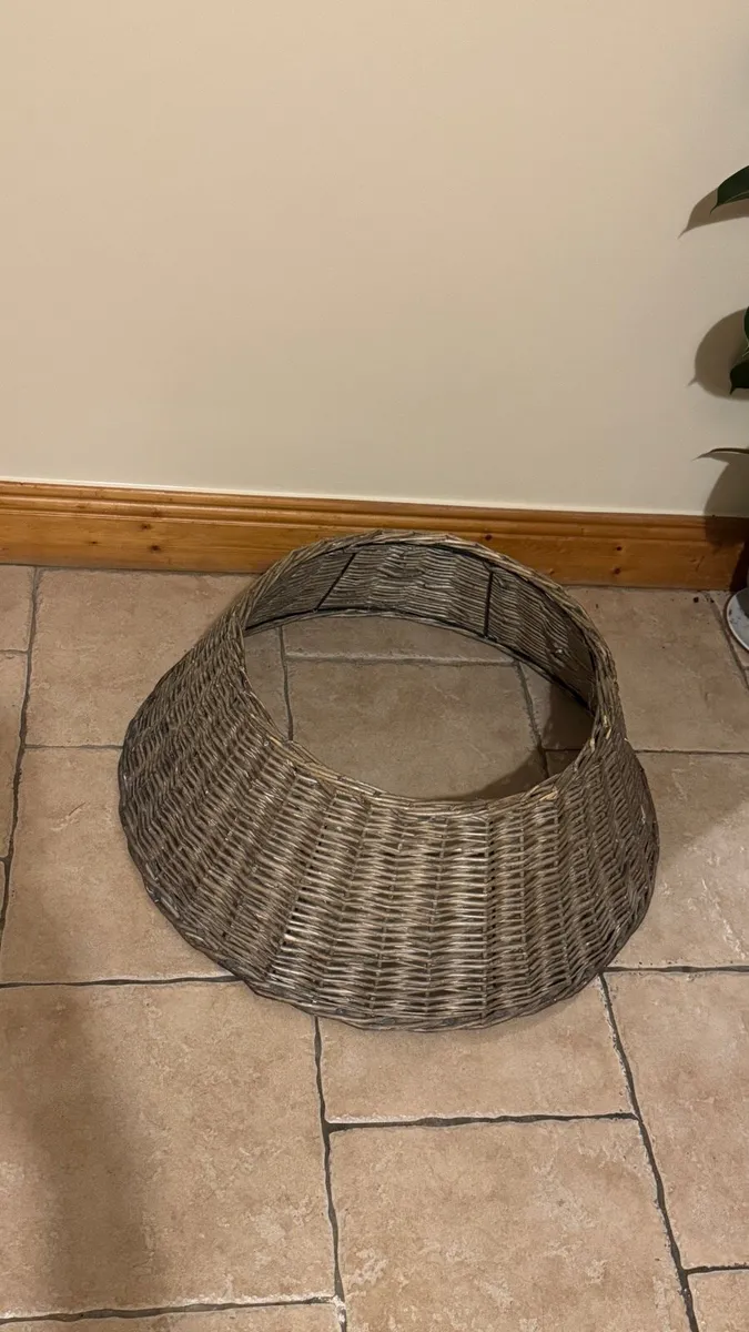 Wicker Christmas tree skirt - Image 2
