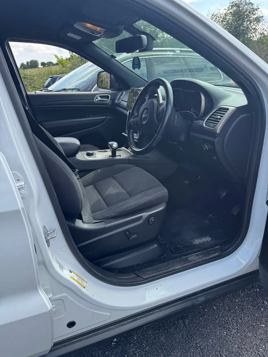 Jeep grand Cherokee 3.0 diesel automatic - Image 3