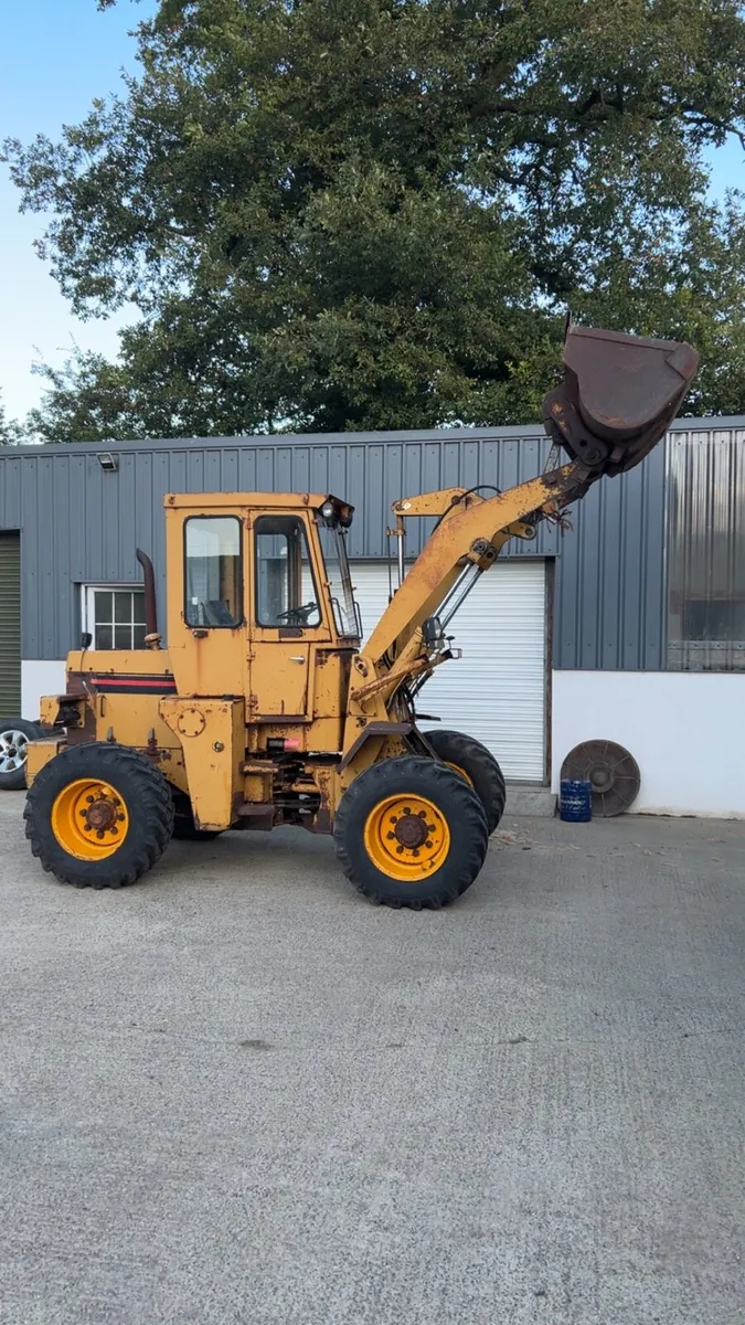 Ford 6610 & Mitsubishi loading shovel - Image 4