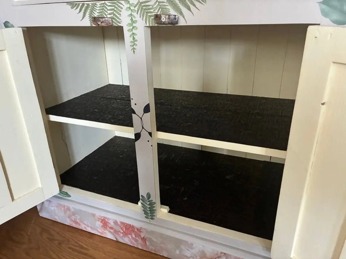 Dresser - Image 4