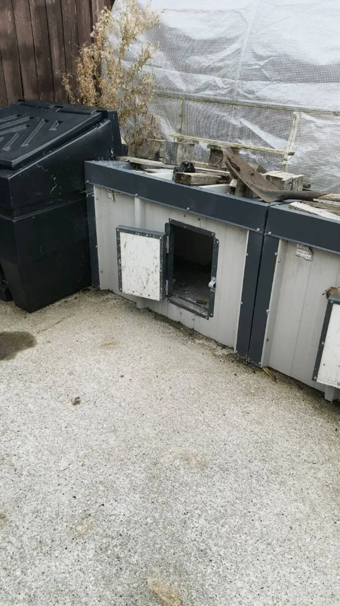 Insulated dog kennels - Image 1