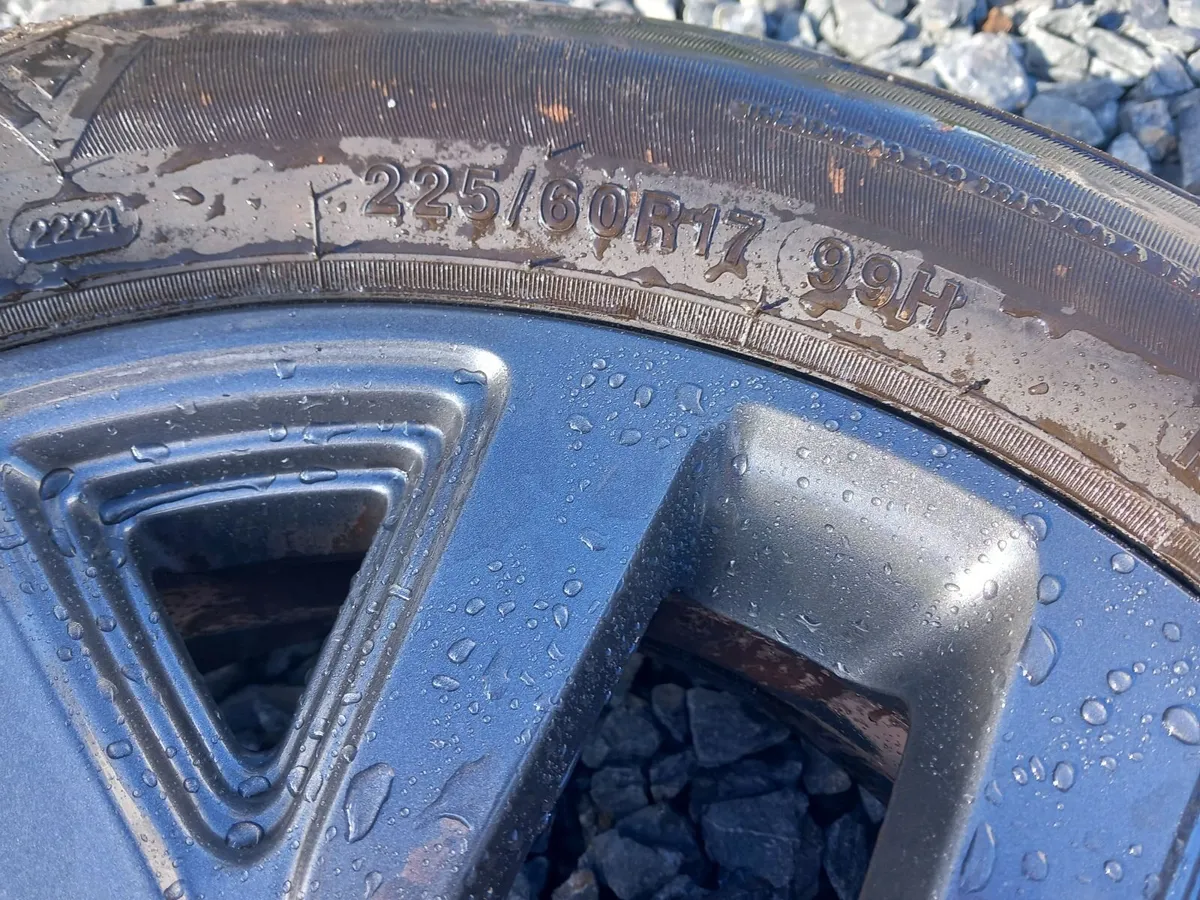 Like New Wheels Tyre 5x114.3 Genuine 17inch alloys - Image 3