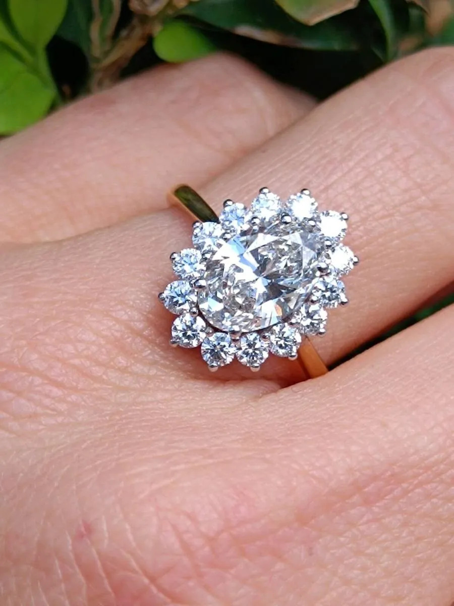 Lab Diamond Ring 2.5 ca , 18k Yellow Gold - Image 1