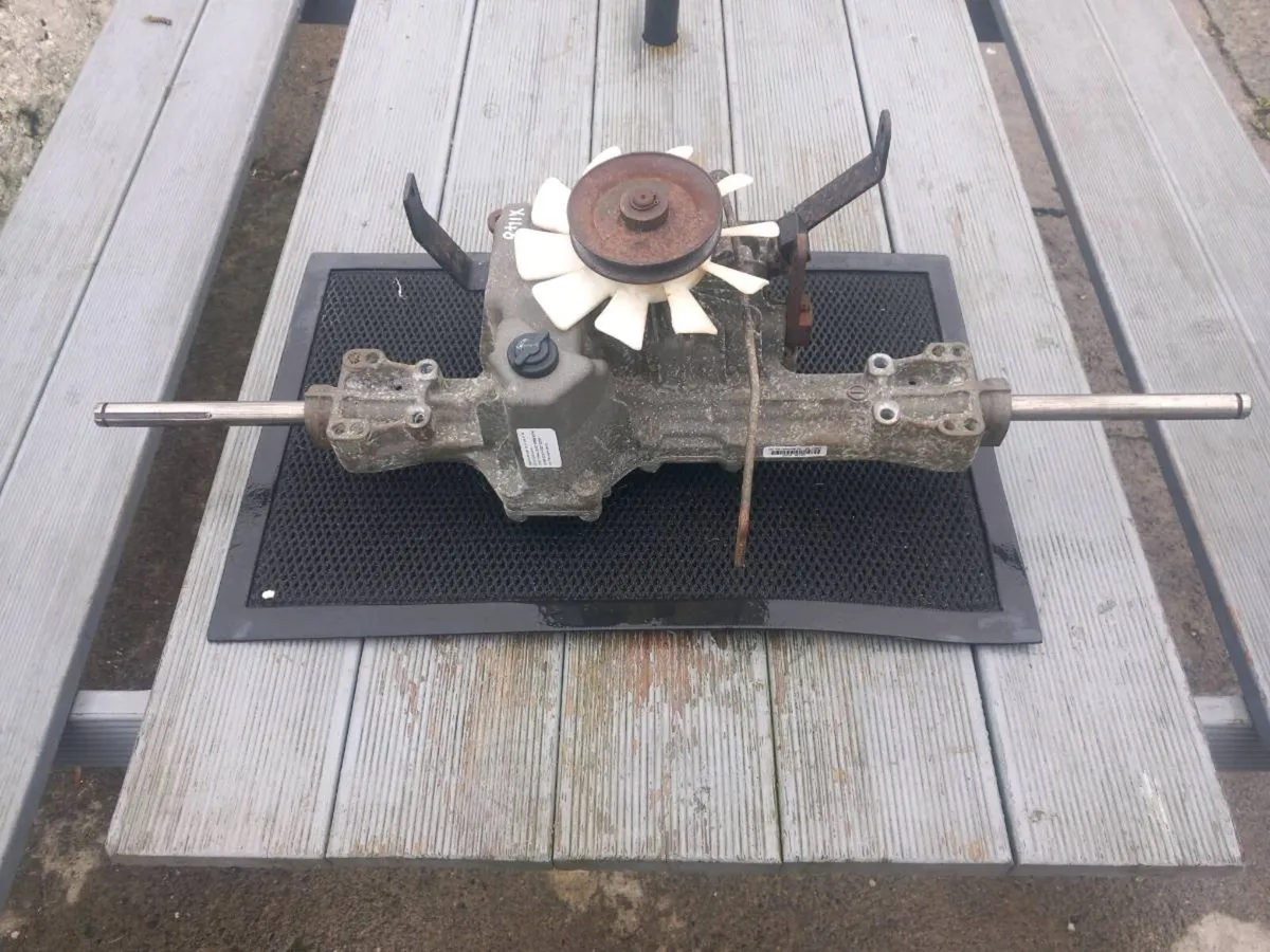 John deere X140 hydrostatic transmission for sale - Image 3