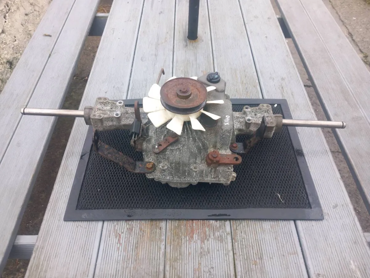 John deere X140 hydrostatic transmission for sale - Image 1