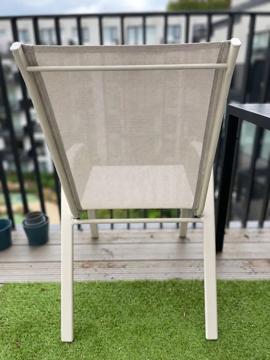 Balcony/Garden set: 2 chair & a table - Image 3