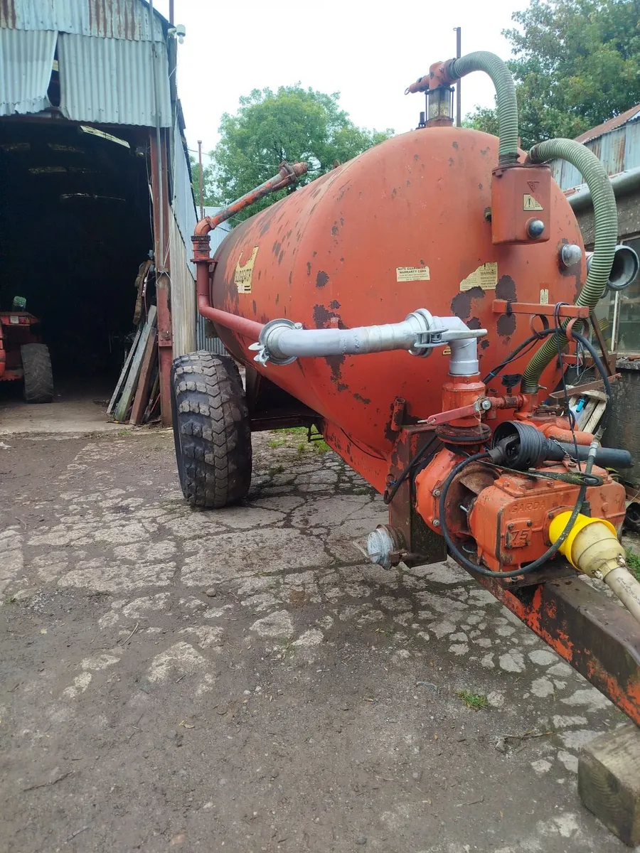 Slurry tanker - Image 1