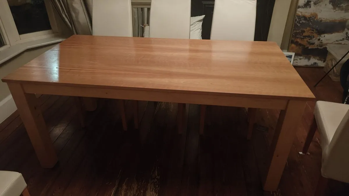 Table and chairs - Image 2