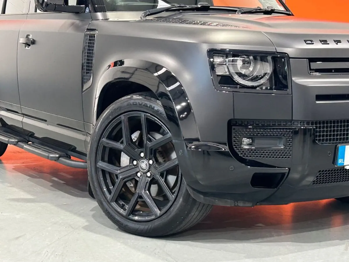 Land Rover Defender 110 3.0D Hard TOP X D - Image 4