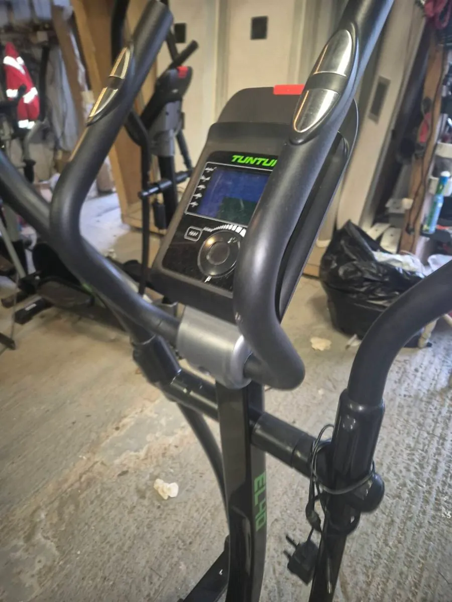 Cross trainer - Image 1