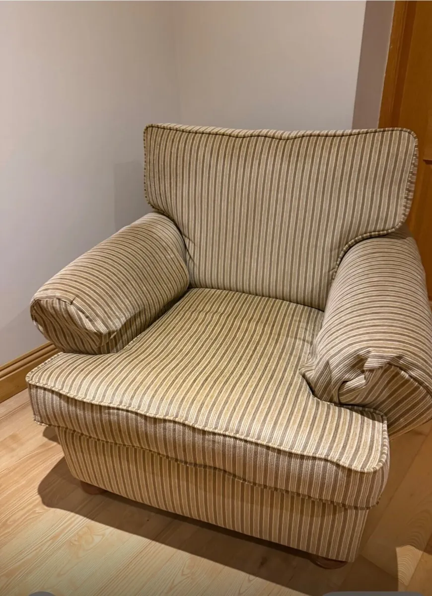 Suite of furniture - Image 2