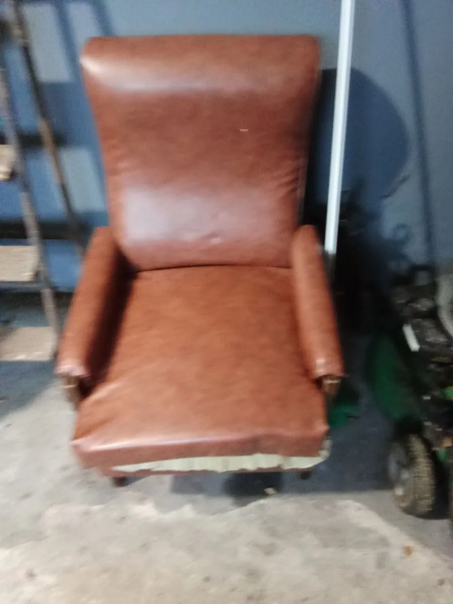 Beautiful arm chair in new condition no rips or ta