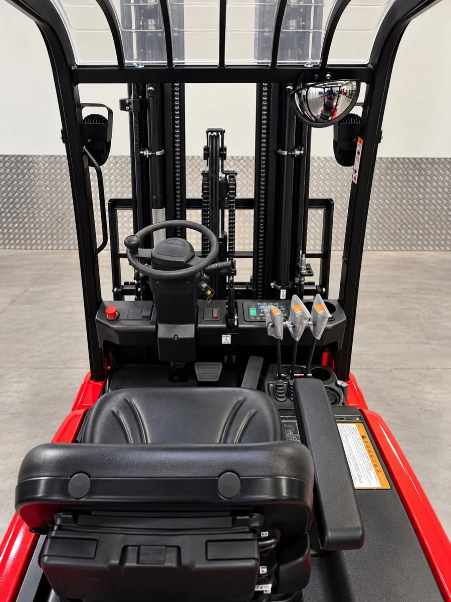 Electric Forklift - Image 4