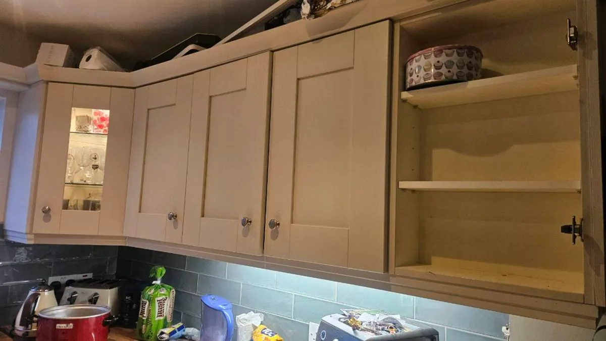 Kitchen cupboards and extraction hood - Image 1