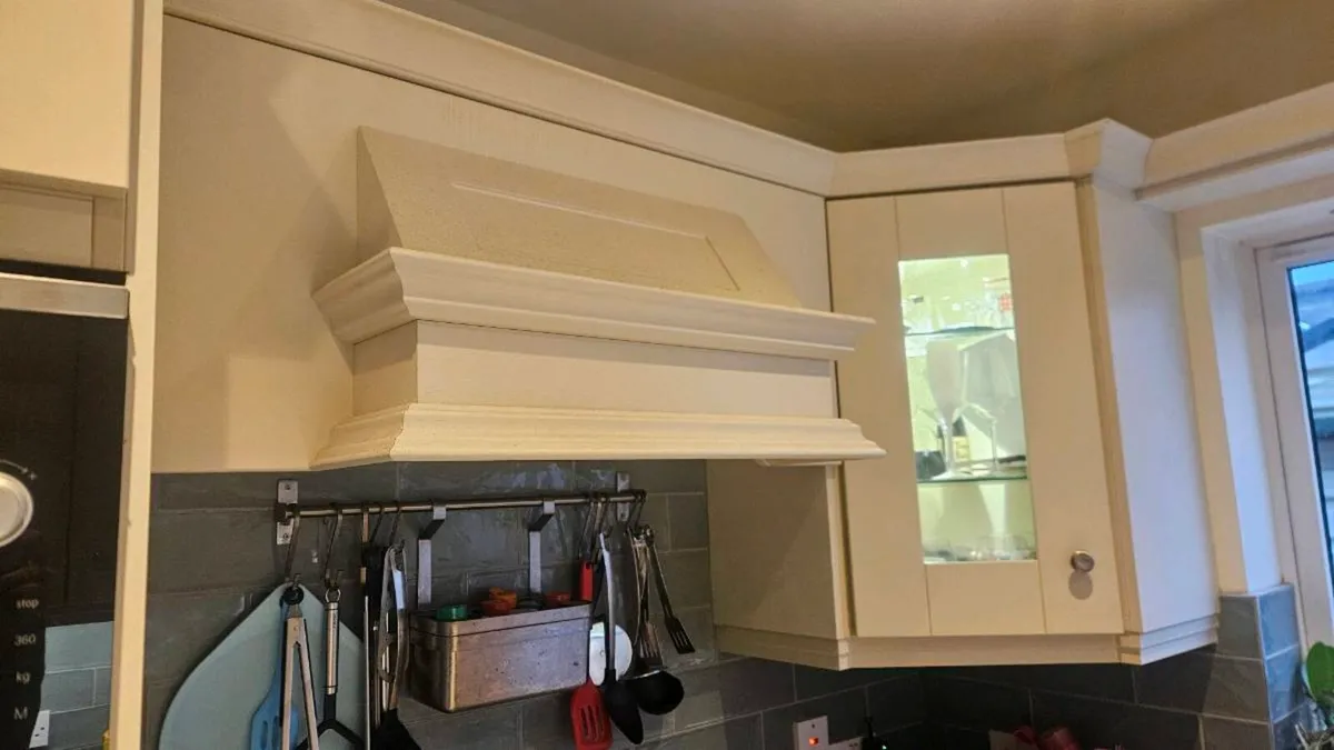Kitchen cupboards and extraction hood - Image 2