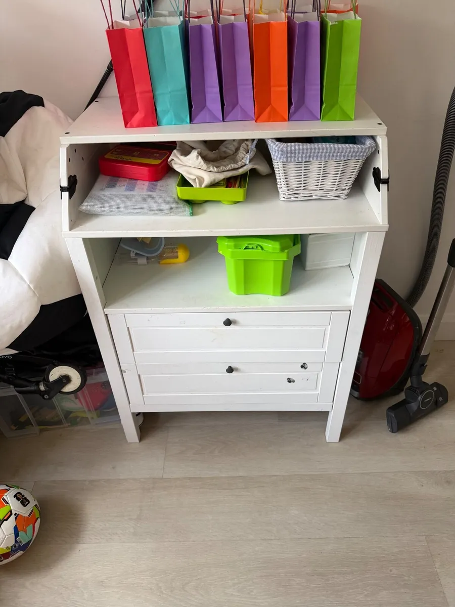 Baby changing table - Image 1