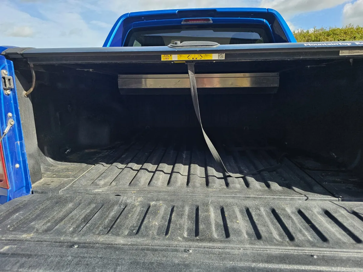 VW AMAROK AVENTURA 30 V6 - Image 3