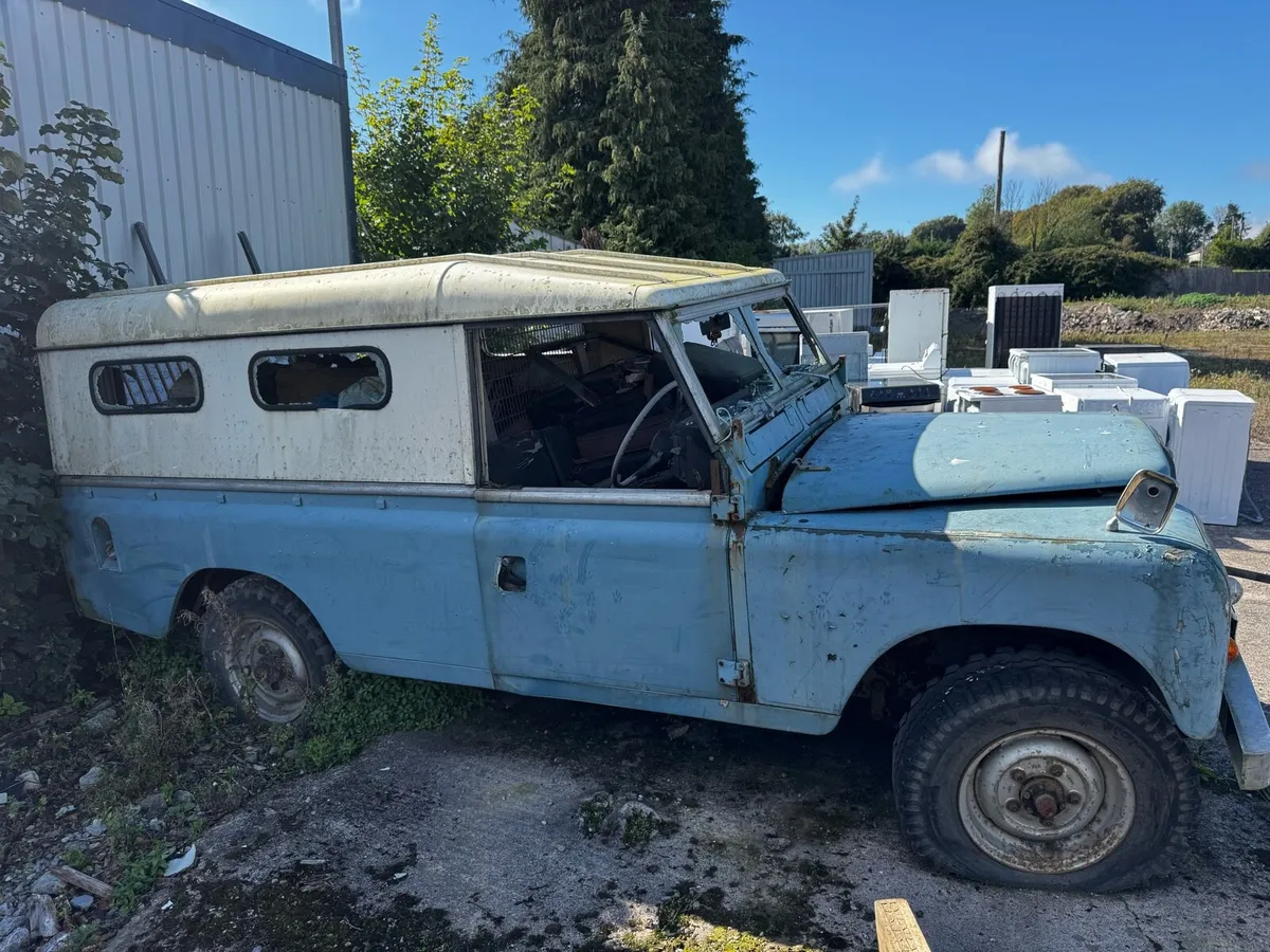 Classic Land Rover – Vintage 4x4 - Image 3