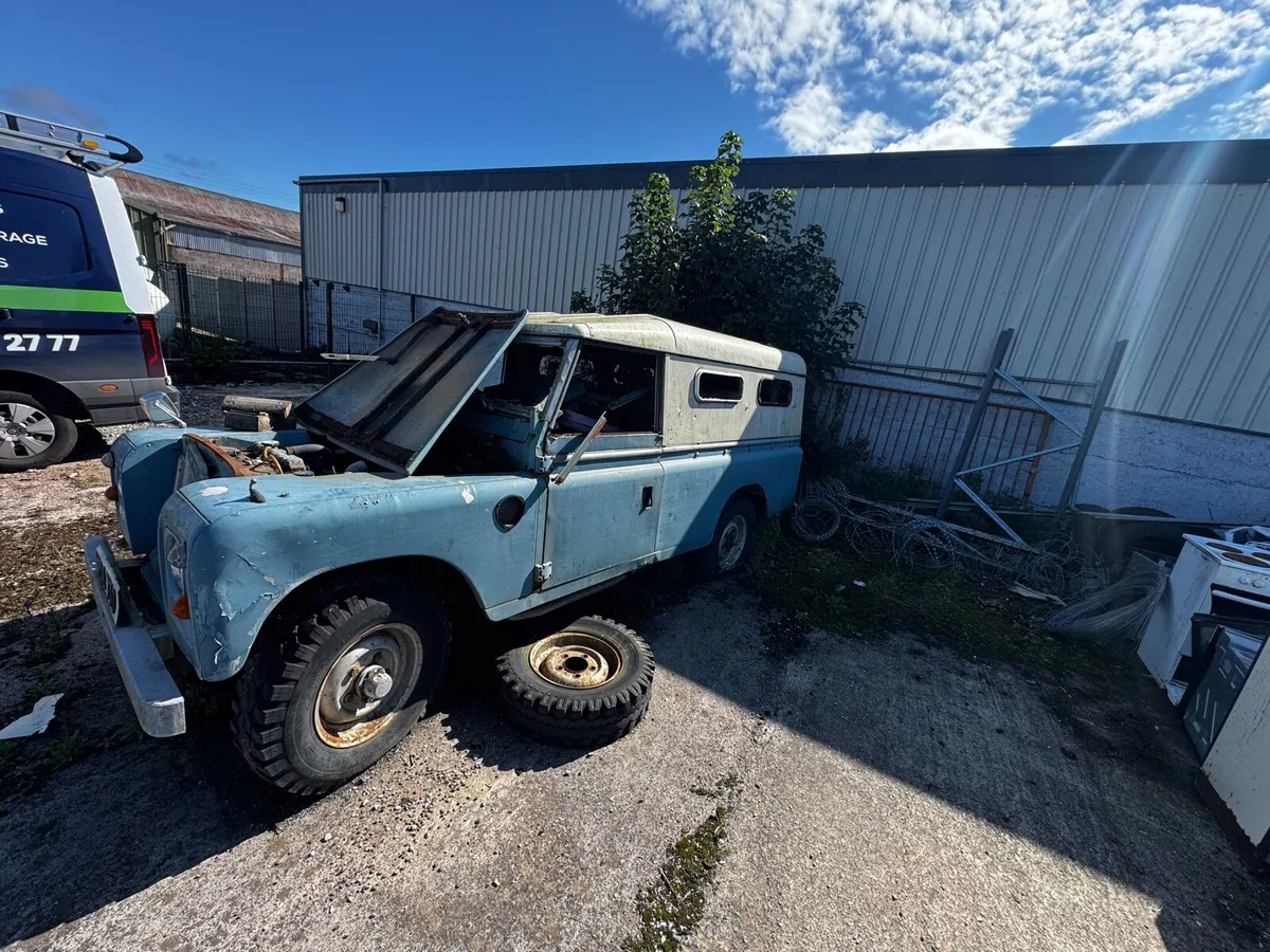 Classic Land Rover – Vintage 4x4 - Image 4