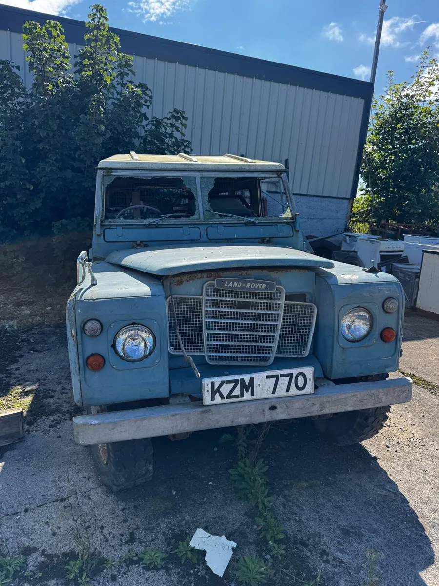 Classic Land Rover – Vintage 4x4 - Image 1