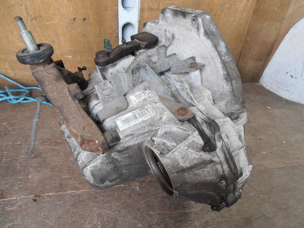 Gearbox for 2004 Renault Master. - Image 2