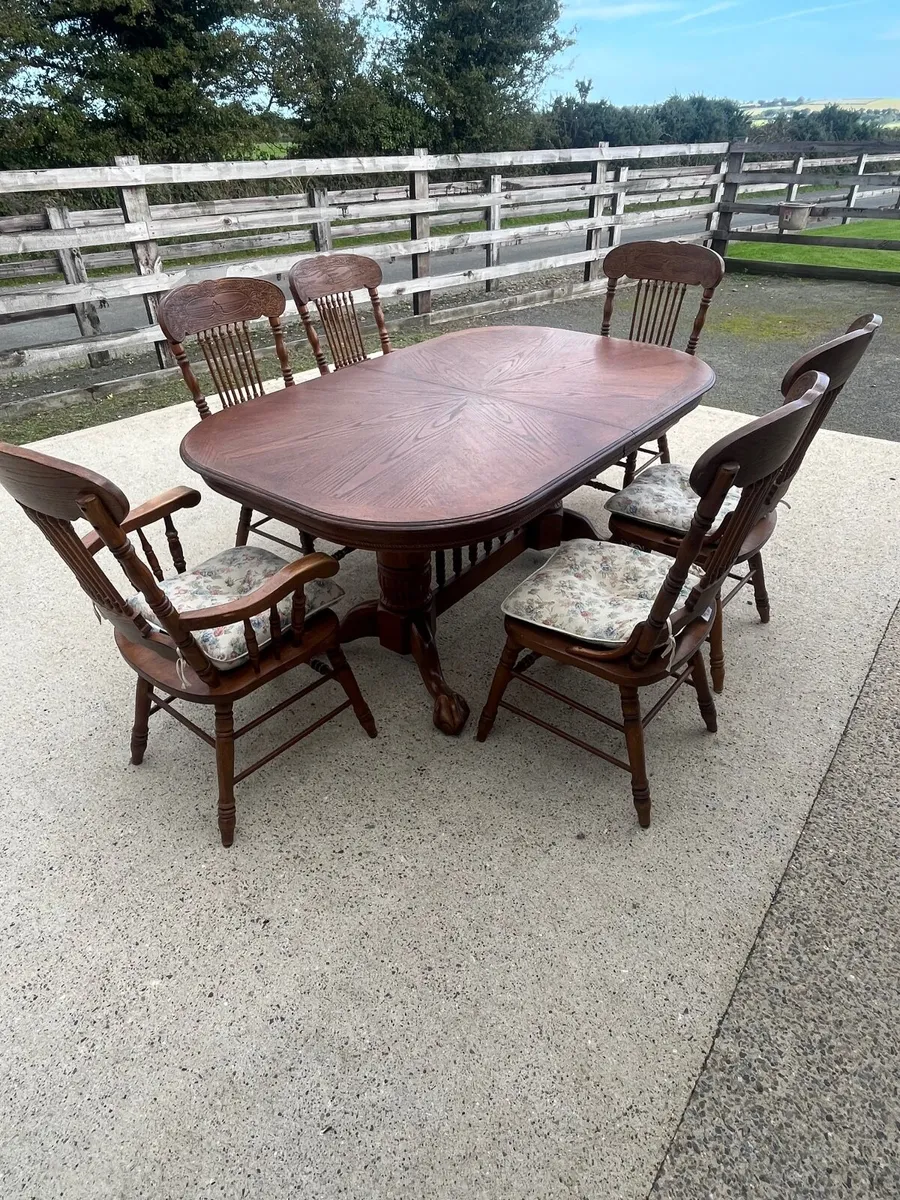 Table and chairs - Image 3