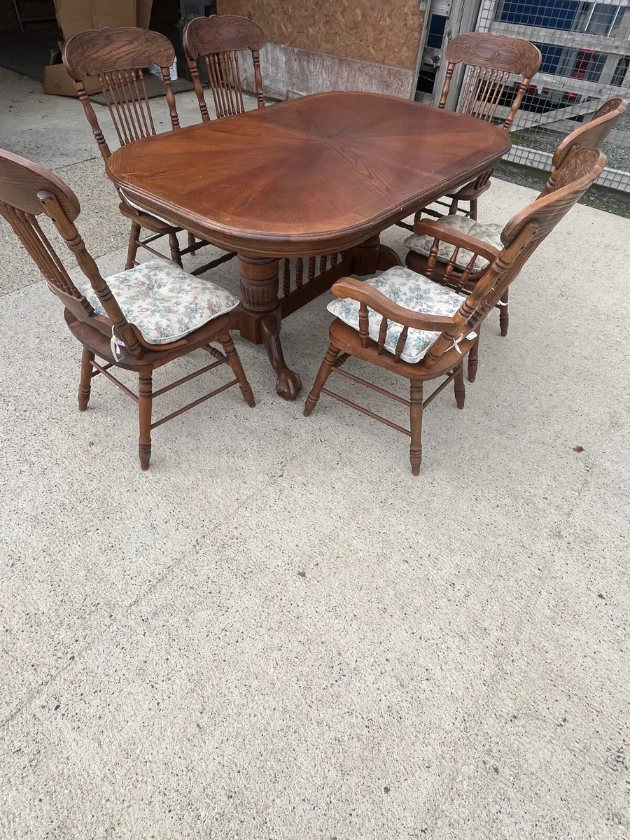 Table and chairs - Image 2