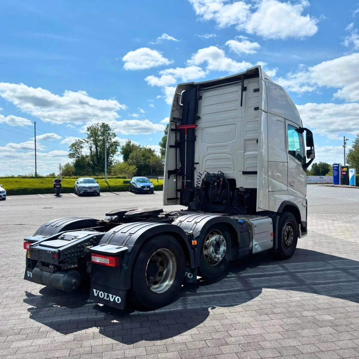 2022 Volvo FH500 6x2 - Image 3