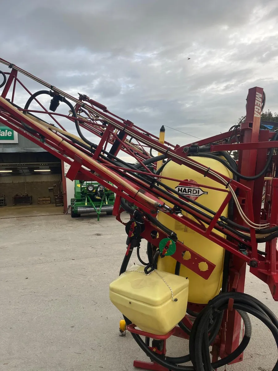 Hardi 1000 Ltr 15 mTr  Mounted Sprayer - Image 3