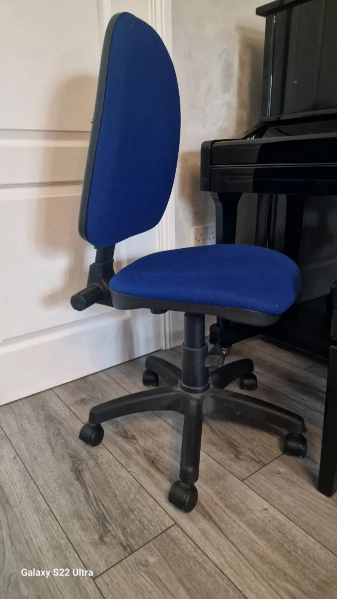 Office chair - Image 1