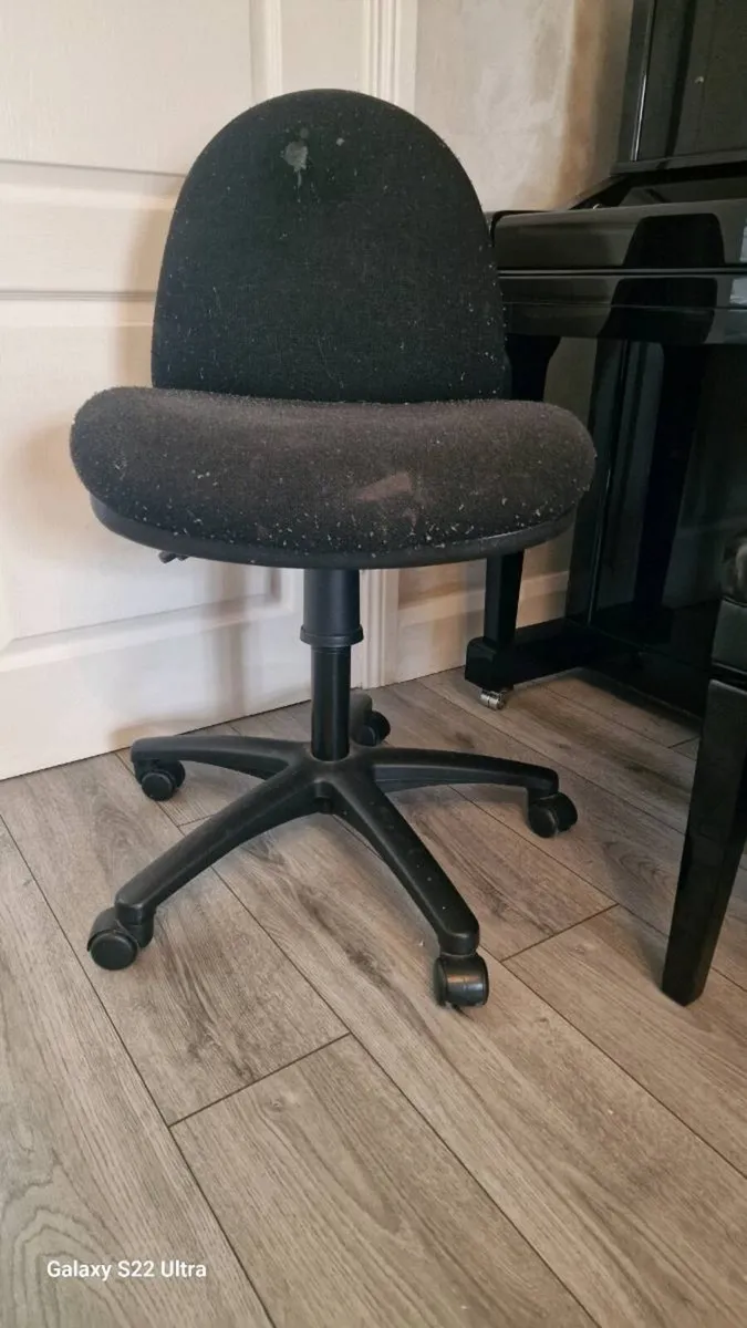 Office chair - Image 1