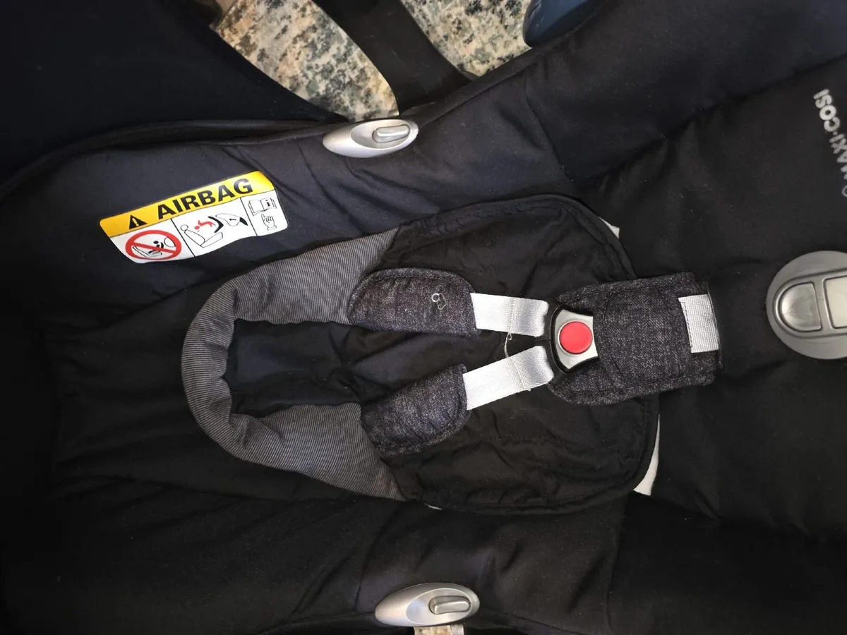 Immaculate Uppababy Vista V2 with car seat - Image 2