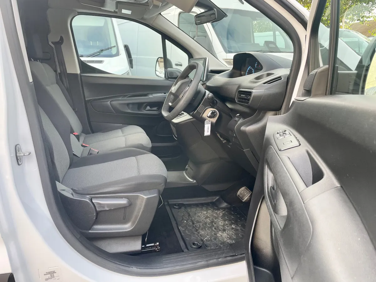 Peugeot Partner 50KWH Fully Electric Auto,2022 - Image 3