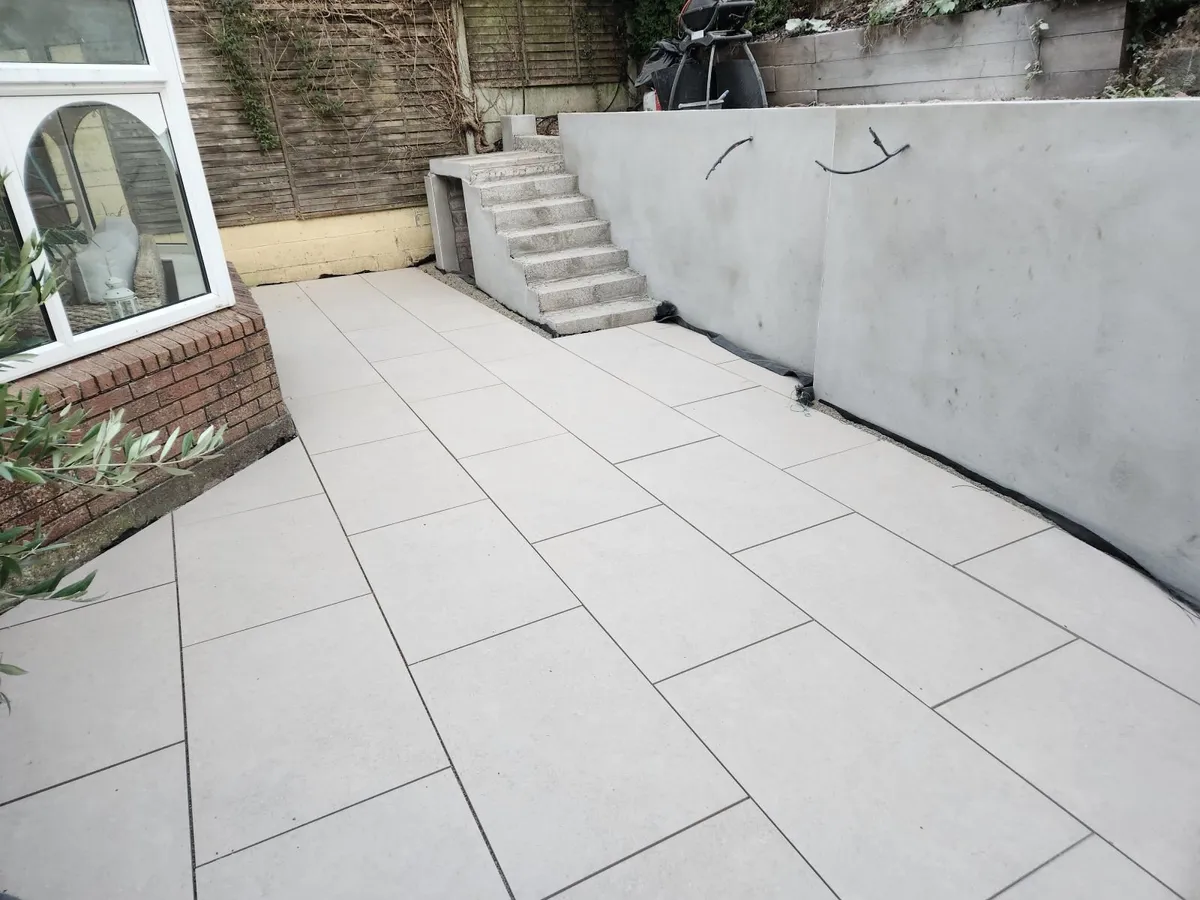 24 X 20MM PORCELAINE TILES BRAND NEW ON PALLET - Image 2