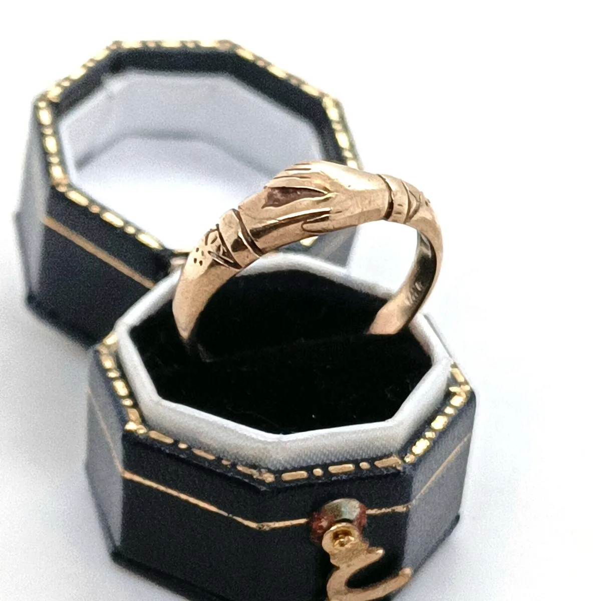 9k Gold Vintage Fede Ring , Clasped Hands - Image 2