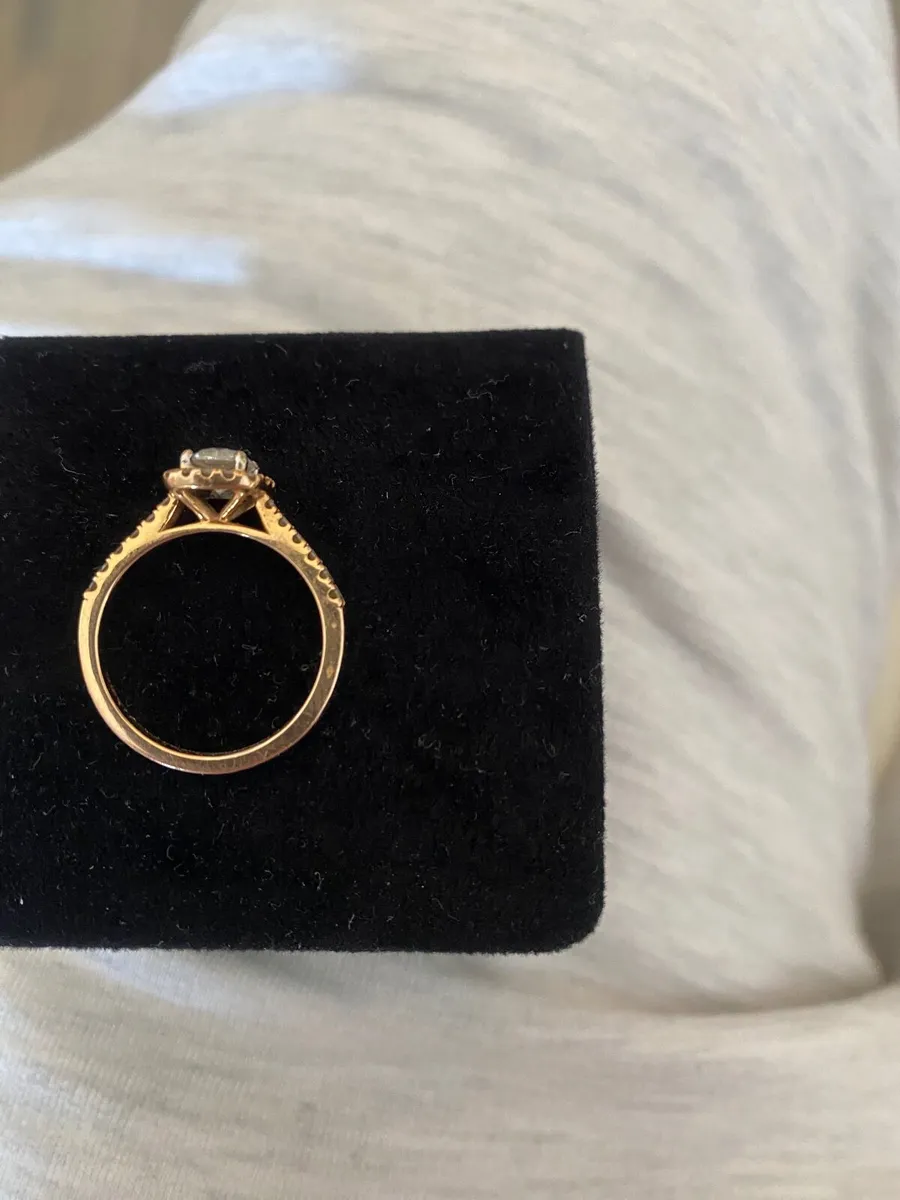 Engagement rings - Image 1