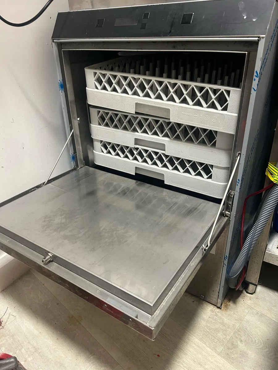 Commercial Dishwasher 3.9kw - Image 3