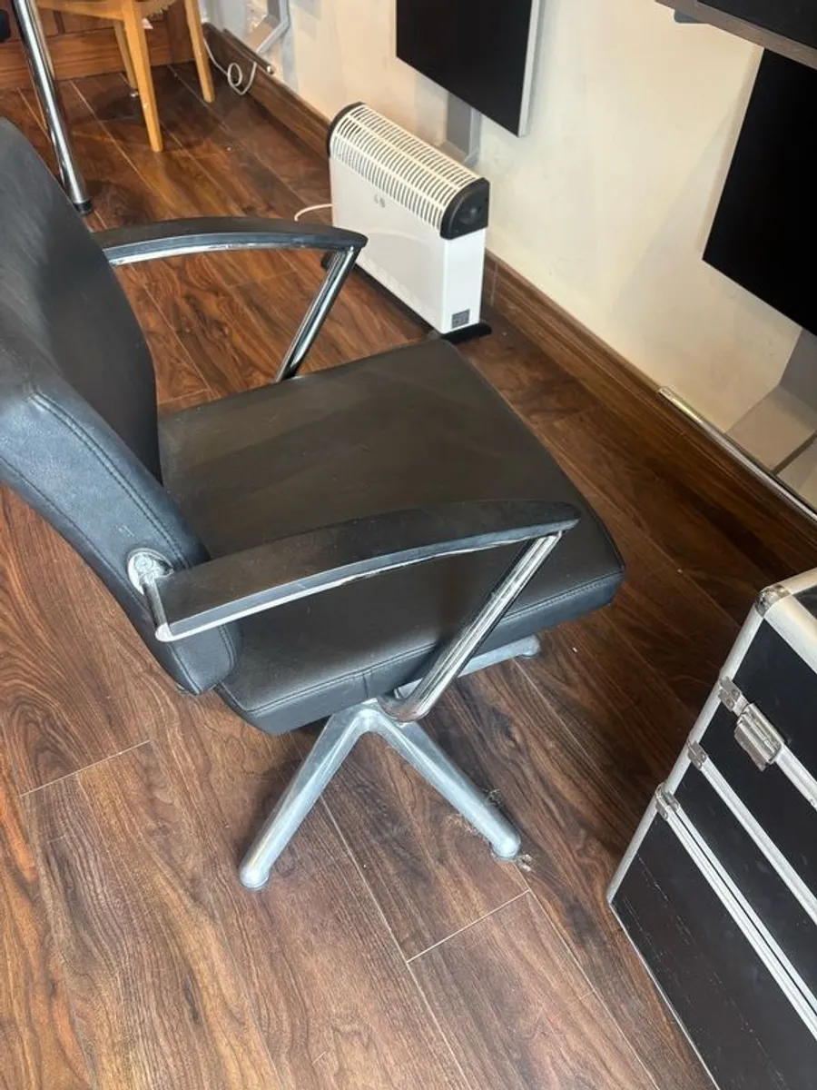 salon chairs x9 - Image 2