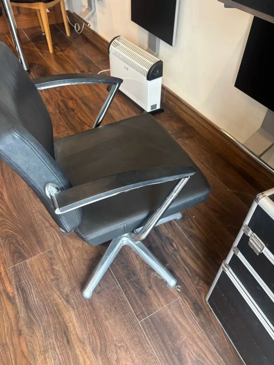 salon chairs x9 - Image 3