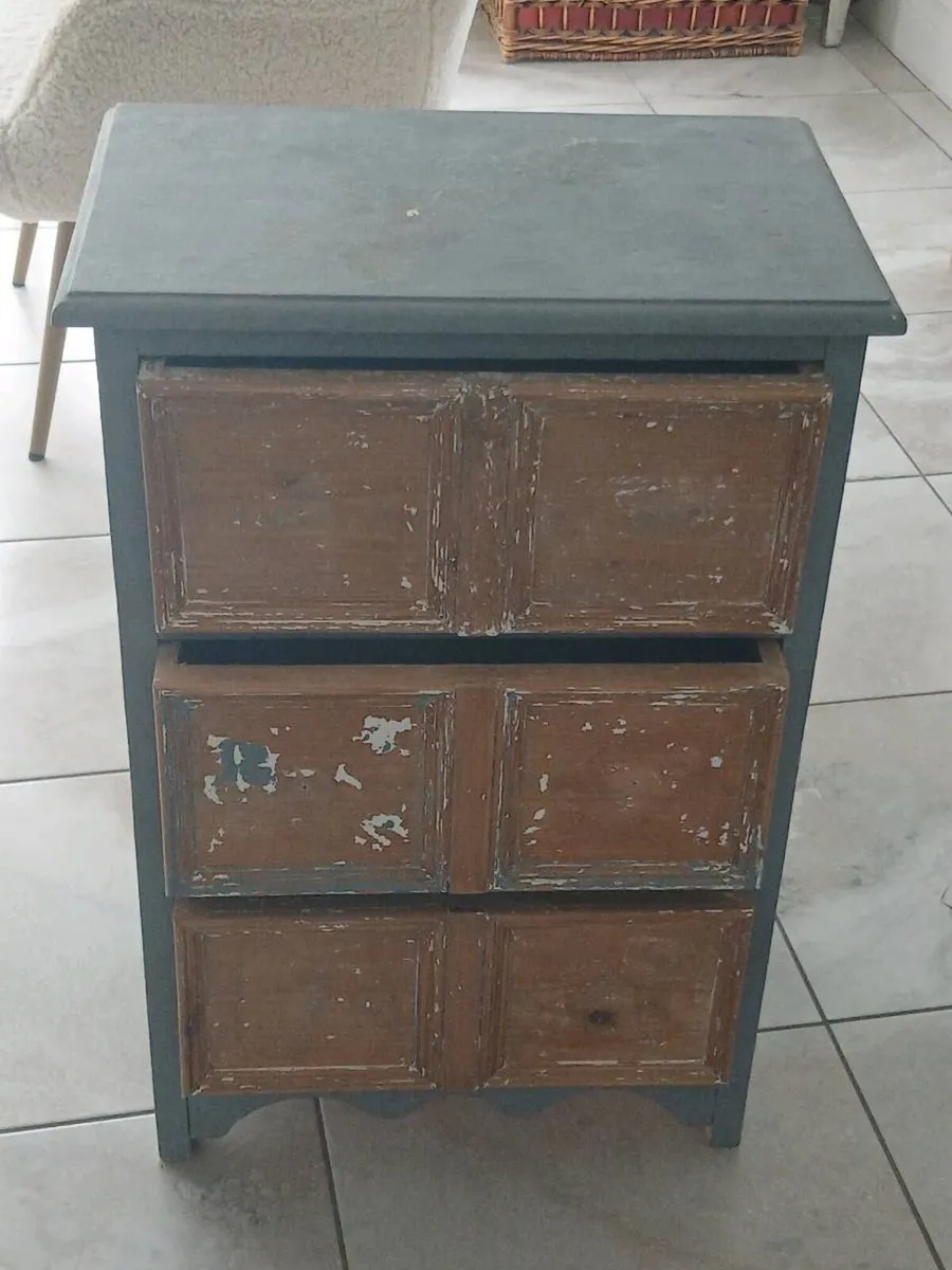 Small pitch pine drawer unit - Image 1