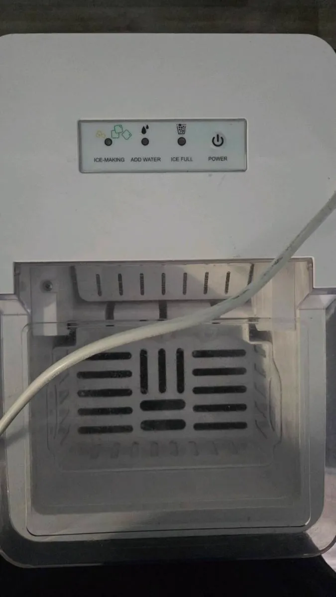 Freezer and ice machine - Image 2