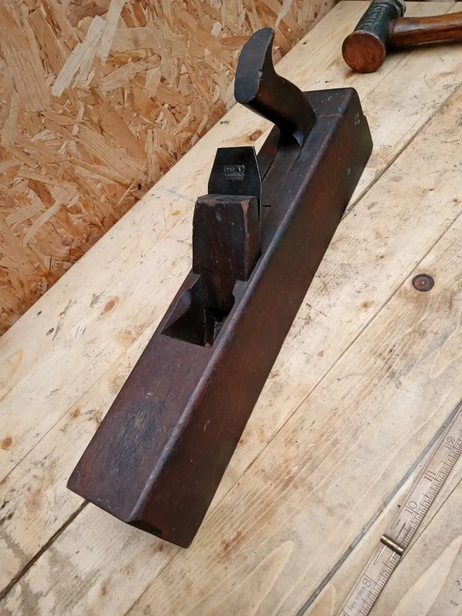 Vintage wooden plane - Image 1